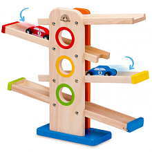 Dřevěná hra auta na svahu 