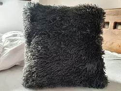 Chlupatý povlak na polštář 40x40cm - Peluto tmavě šedé
