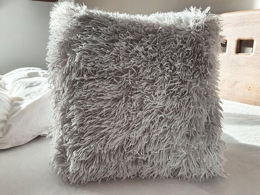 Chlpatý obliečka na vankúš 40x40cm - Peluto smotanové
